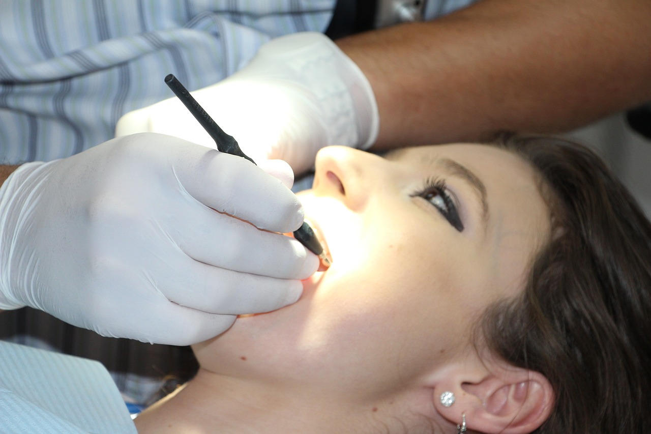 Dentystka i ekspertka od pielęgnacji skóry zdradza swoje najważniejsze wskazówki