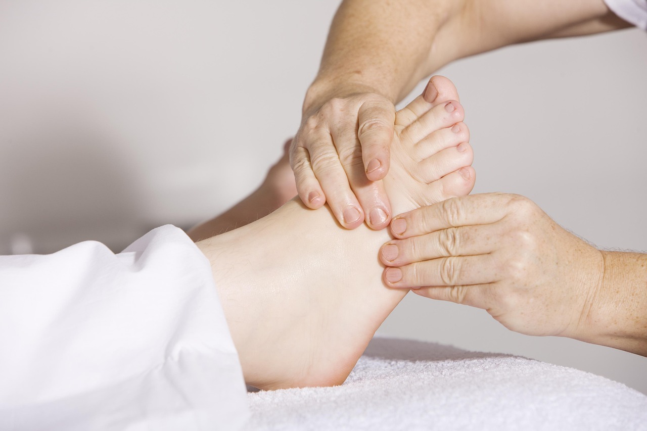 Pielęgnacja dłoni: jak zregenerować przesuszoną skórę?